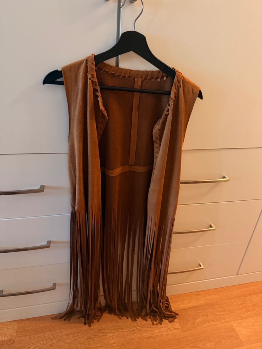 Faux-suede fringed knee-length vest - Picture 4 of 5